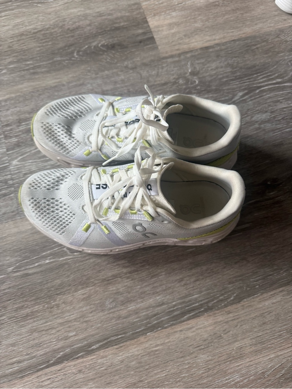 On Cloud eclipse Running Shoes in white/sand with Lime Accents - Picture 2 of 7